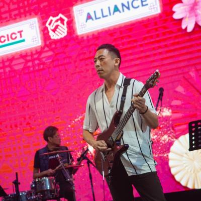 21 Live Band 3