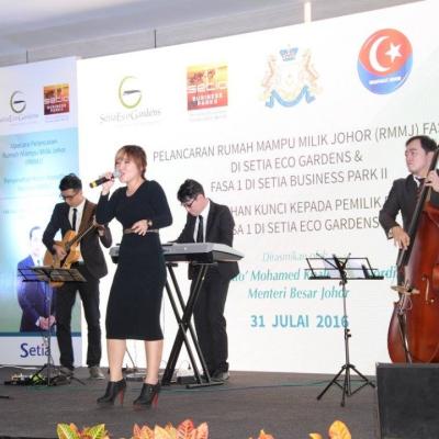 27 Live Band 4